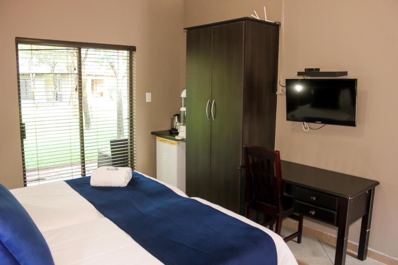 Rip van Winkel Guest House Lephalale Buitenkant foto