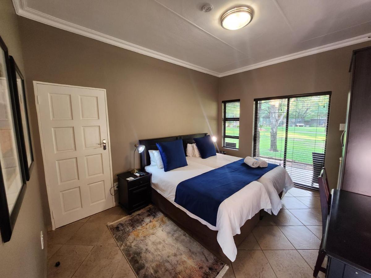 Rip van Winkel Guest House Lephalale Buitenkant foto